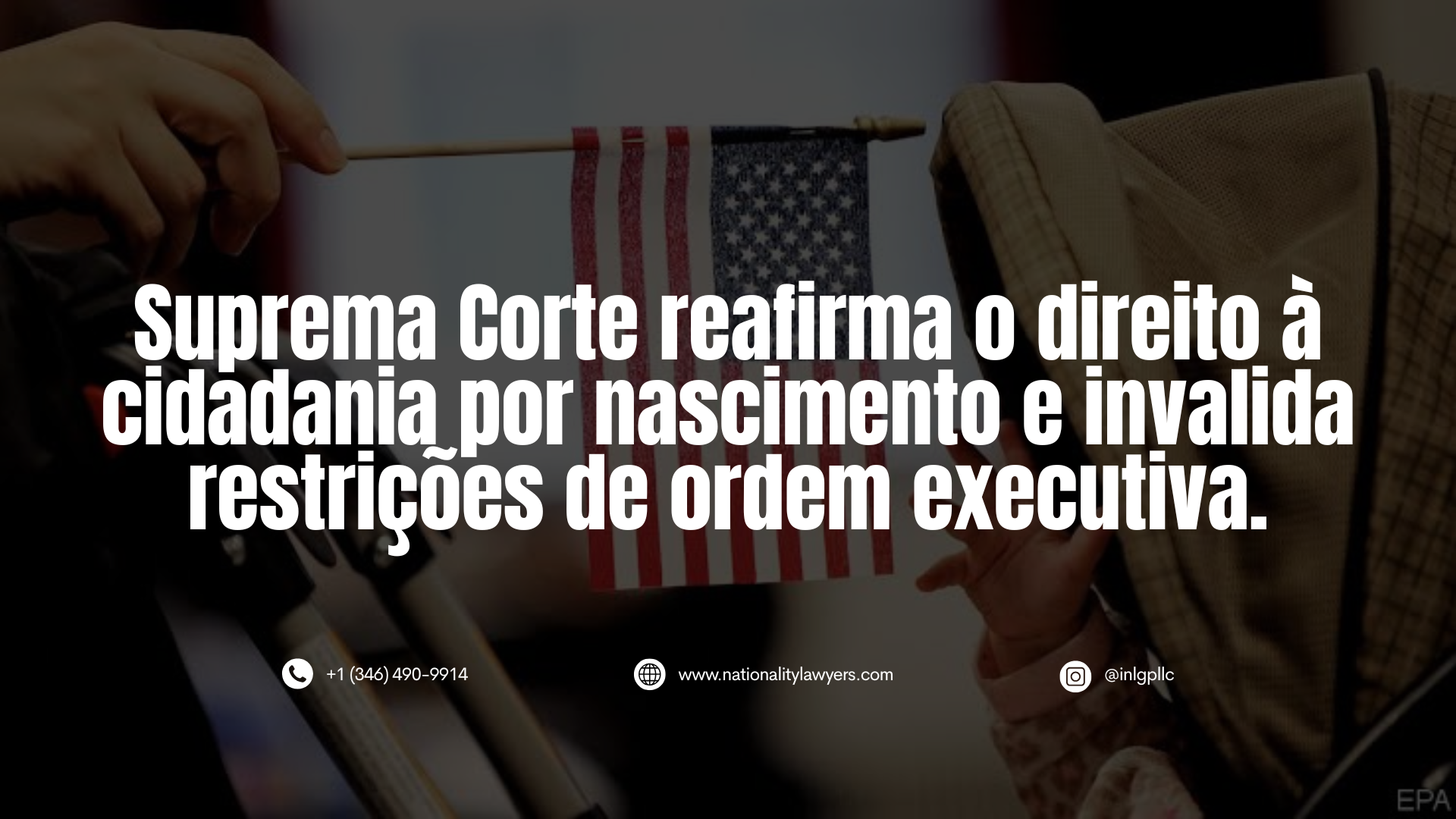 Foto escurecida de um bebê em uma cadeirinha de carro segurando uma pequena bandeira dos Estados Unidos, com o texto sobreposto “Suprema Corte reafirma a cidadania por nascimento e invalida restrições impostas por ordem executiva”, além das informações de contato do INLG