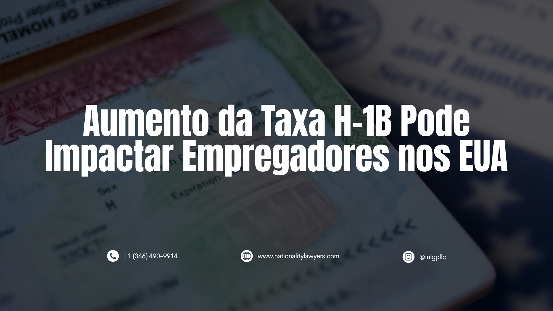 Imagem de um visto americano em um passaporte com uma bandeira dos Estados Unidos ao fundo e o texto “Aumento da Taxa H-1B Pode Impactar Empregadores nos EUA”, destacando a proposta de aumento de custos relacionados ao visto H-1B para empresas americanas.